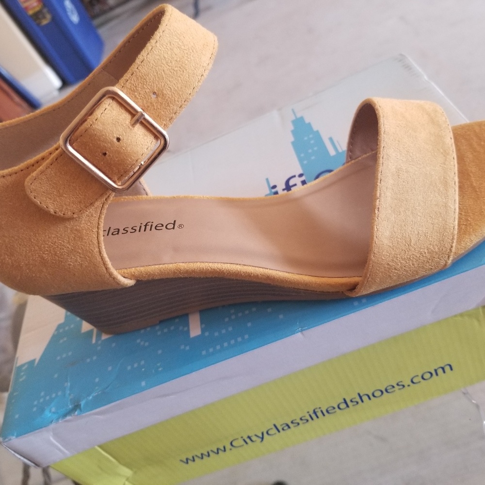 New mustard colored wedges